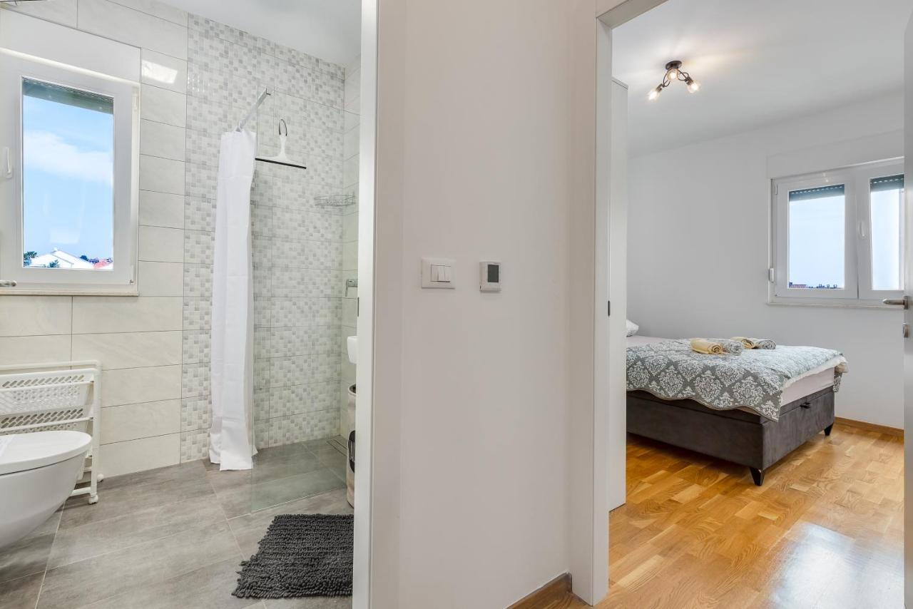 Apartment Roni + Besplatan Parking Zara Esterno foto